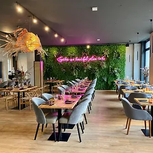 Emily Neue Messe Hotel