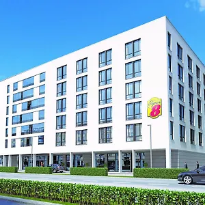 Super 8 By Wyndham West Hotel Múnich